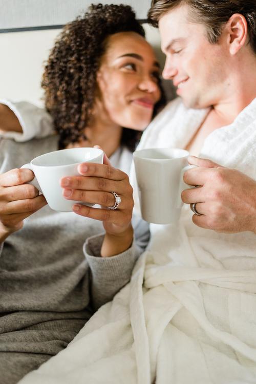 Couple-cuddling-and-drinking-coffee-in-Four-Seasons-Hotel-in-Vail-Colorado